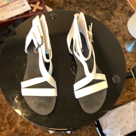 White sandals size 10 - Picture 2 of 4